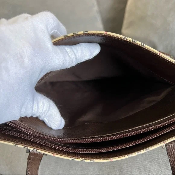 💕PRICE REDUCTION💕 Pre-loved! BURBERRY tote bag. - Picture 10 of 13